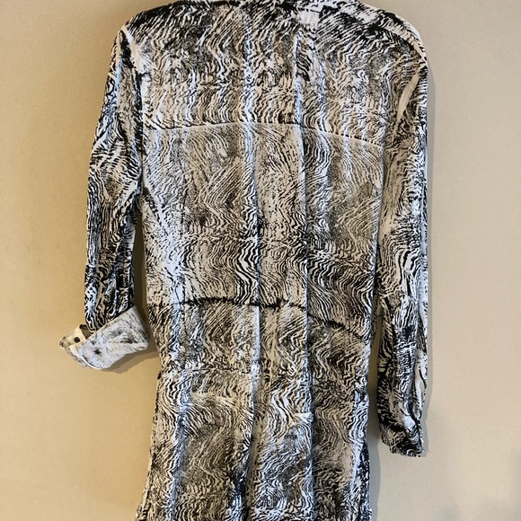 100% French linen Enzo Costa hand printed and dyed romper. - Picture 7 of 11